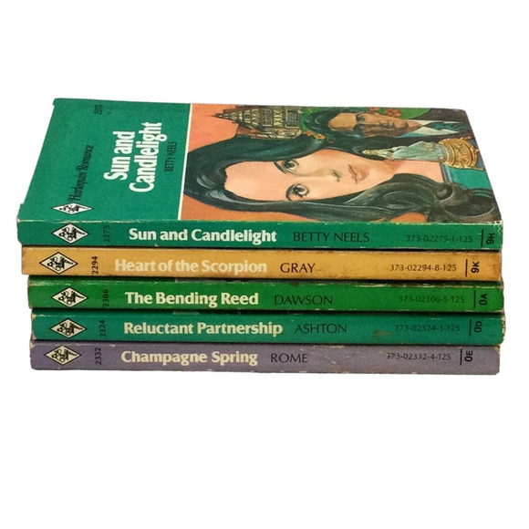 Harlequin Romance Classic Vintage 5 Book Bundle - Picture 2 of 9